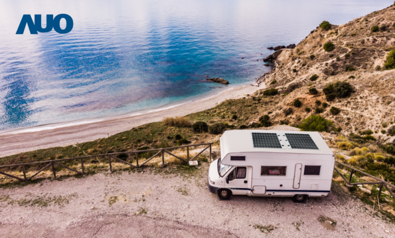 「可撓輕量化太陽光電板SunCurva」使用輕量特殊耐候型複合板取代傳統太陽能板的玻璃前板，不僅降低70%重量，每米平方僅3Kg；具有抗衝擊性能及通過電磁相容性測試，可應用於交通運輸工具，如露營車、遊艇等